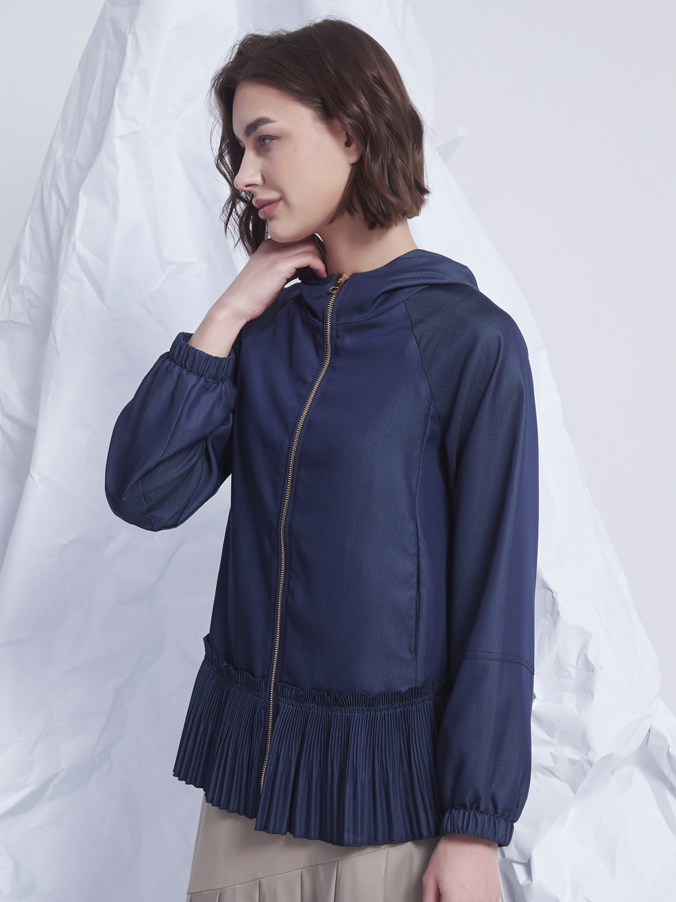 PLEATED HOODIE JACKET