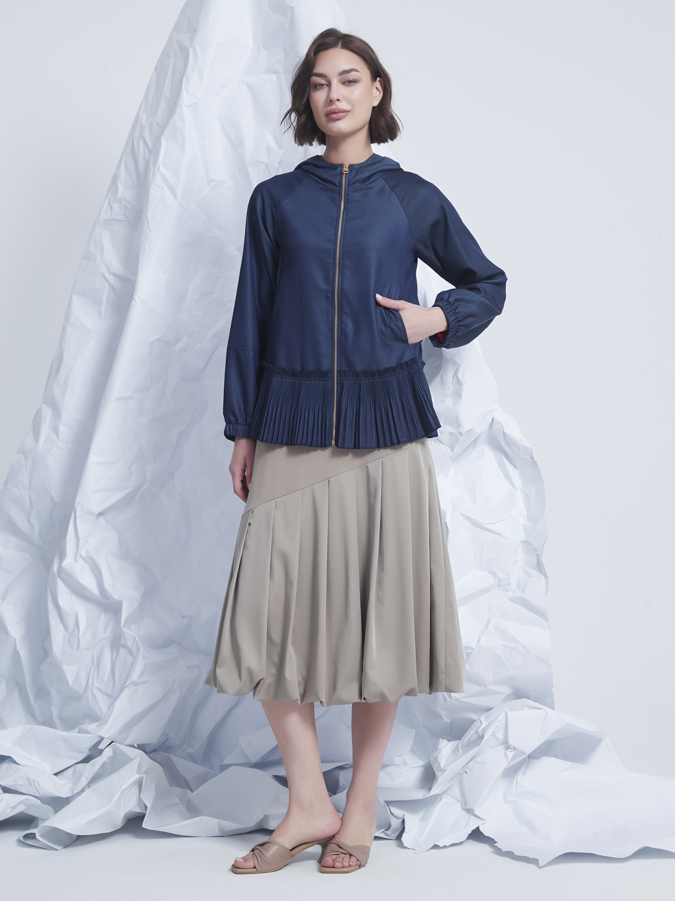 PLEATED HOODIE JACKET