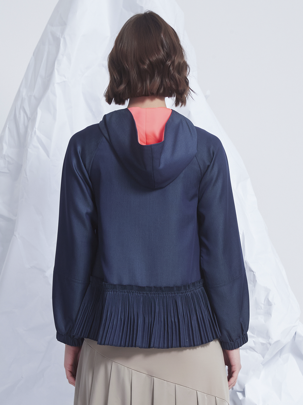 PLEATED HOODIE JACKET