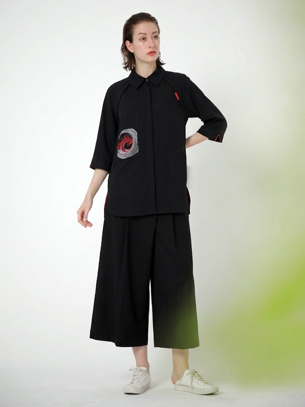 EMBROIDERED POCKETED JERSEY BLOUSE