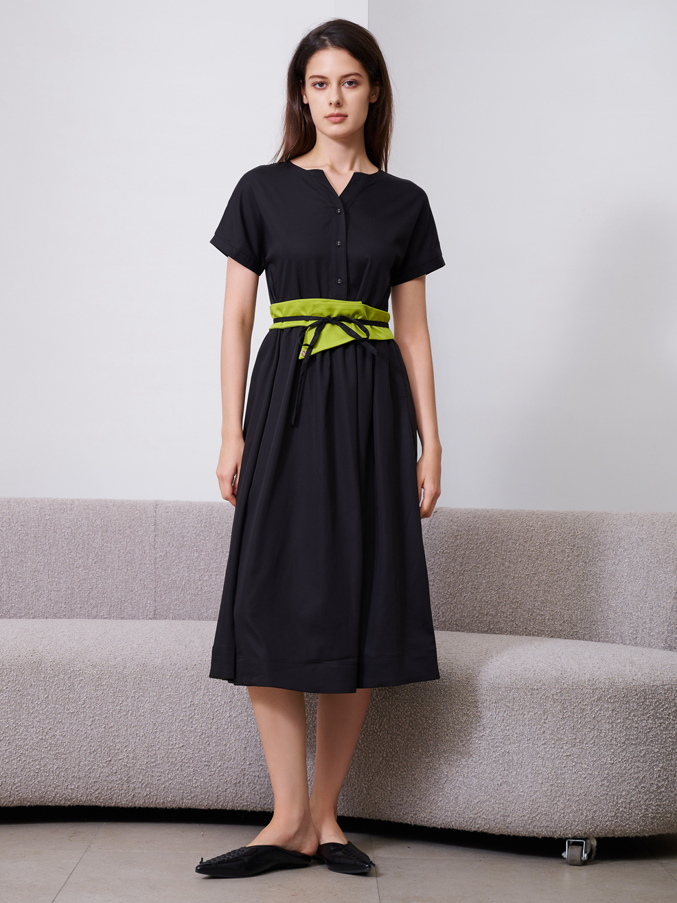 CONTRAST COLOR BELT MIDI DRESS