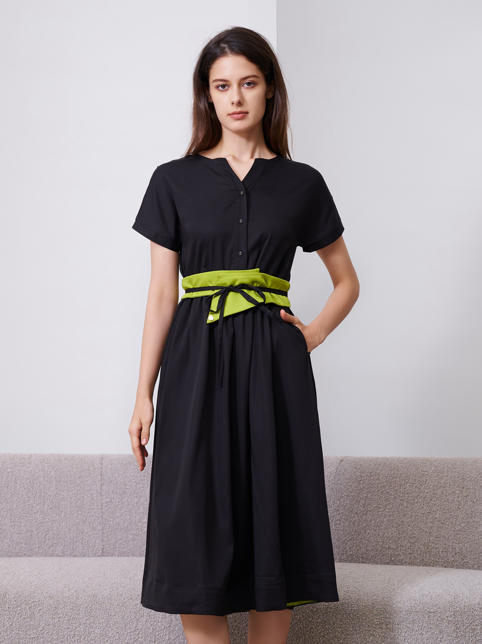 CONTRAST COLOR BELT MIDI DRESS