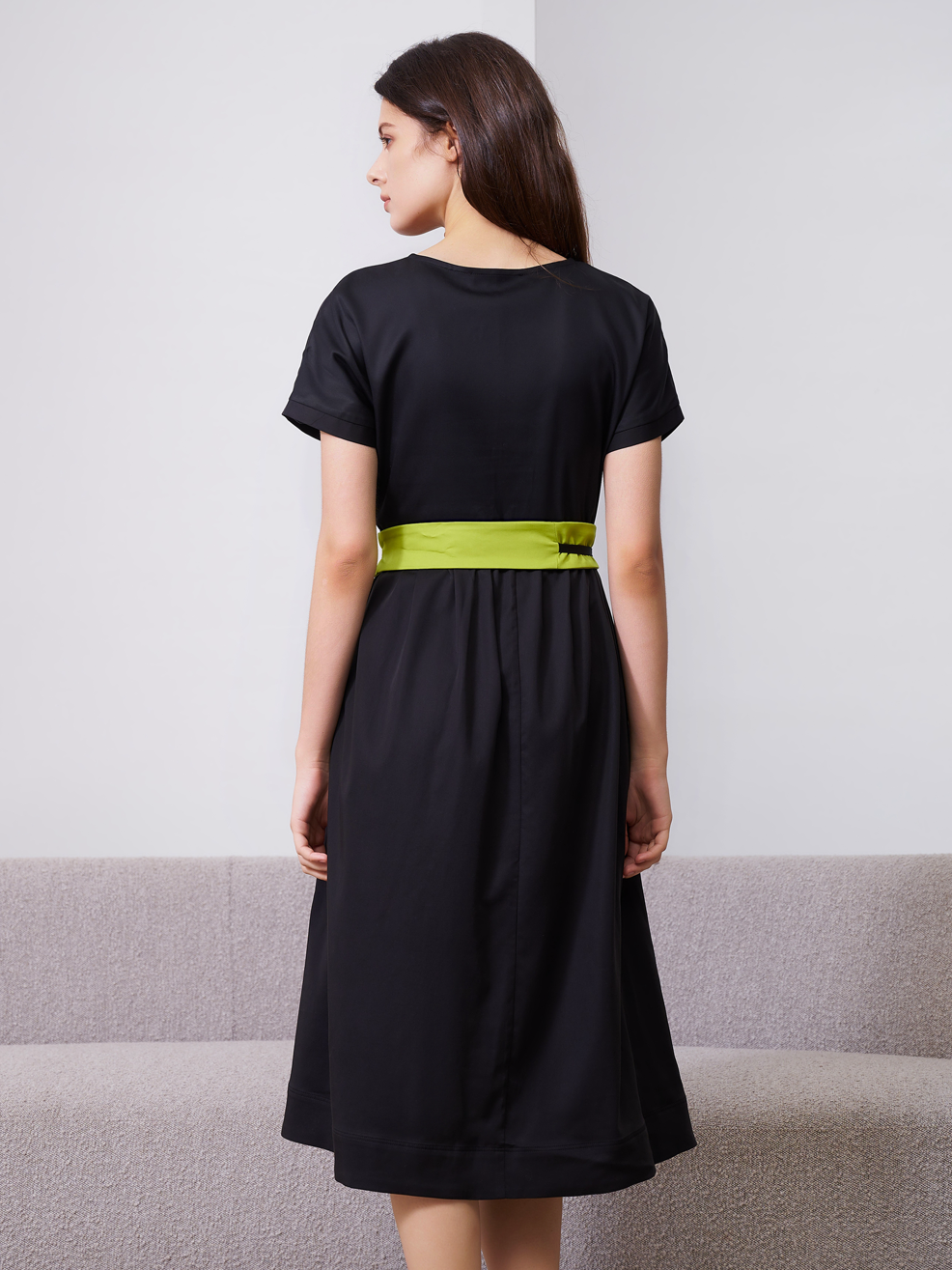 CONTRAST COLOR BELT MIDI DRESS